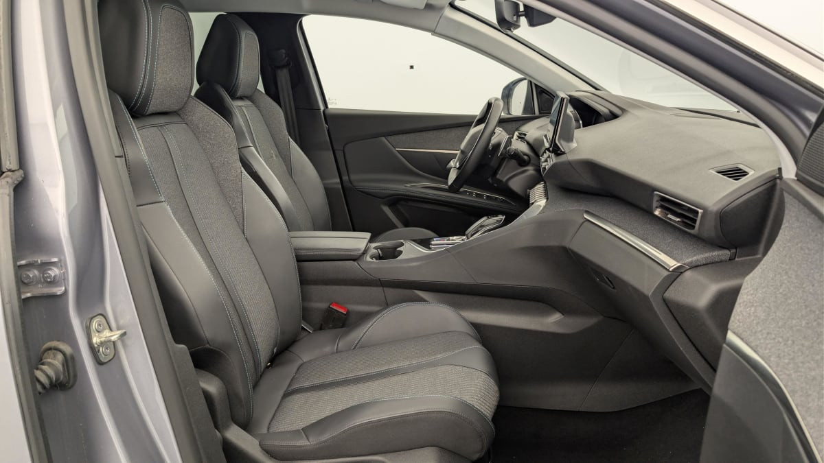 Vente en ligne Peugeot 3008 Hybrid 225 e-EAT8 Allure Pack au prix de 23 980 €