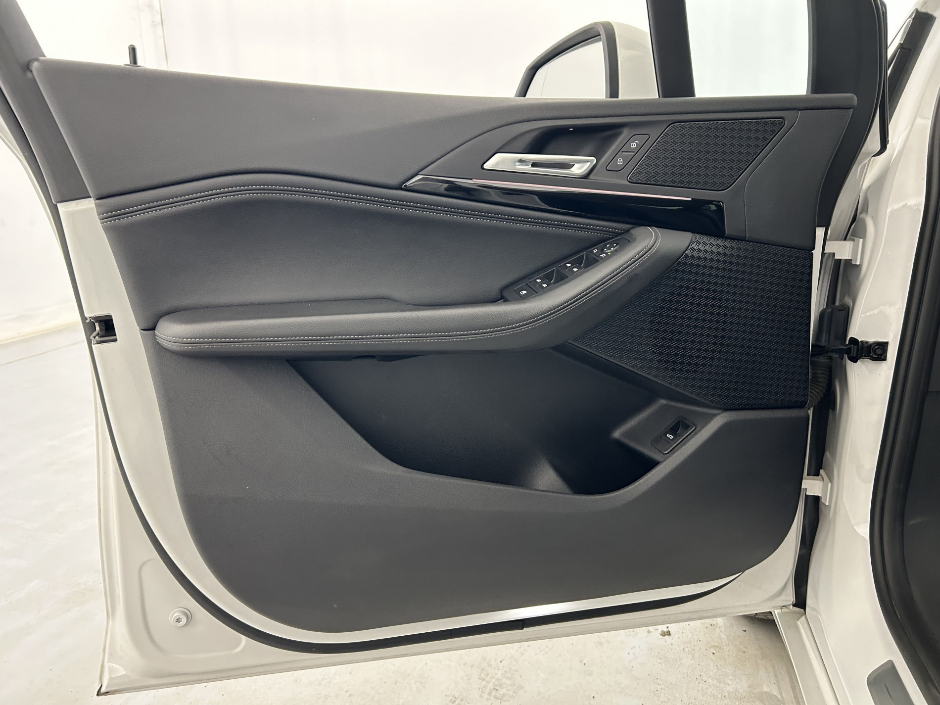 Vente en ligne Bmw Série 2 Active Tourer 218d 150ch Luxury DKG7 + Sièges chauffants + Service inclusive BMW 06/2027 - 10 au prix de 27 990 €