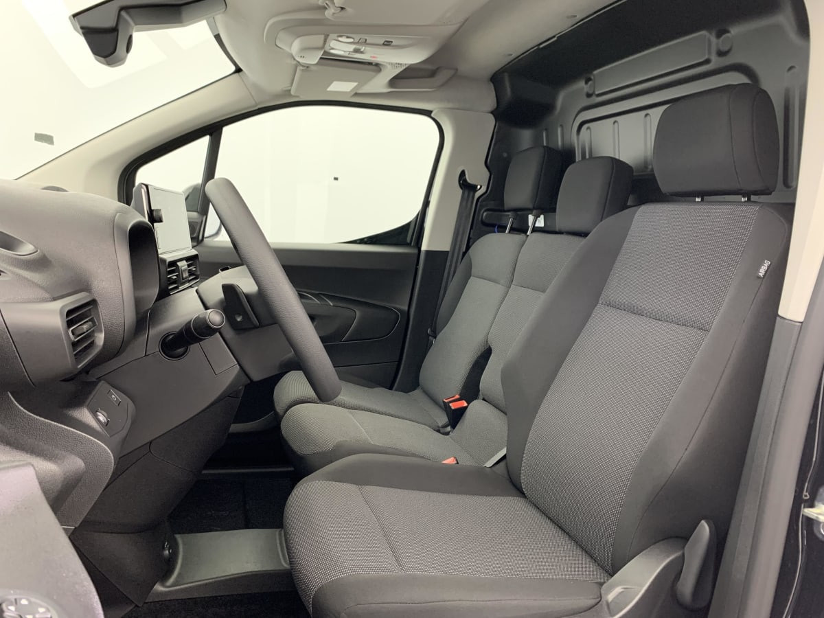 Vente en ligne Citroën Berlingo TAILLE XL 950KG BLUEHDI 130 S S EAT8 au prix de 24 240 €