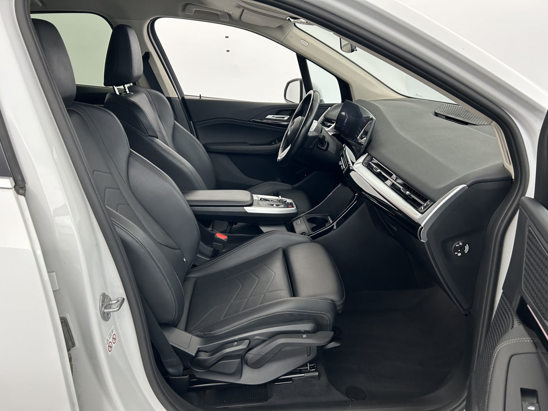 Vente en ligne Bmw Série 2 Active Tourer 218d 150ch Luxury DKG7 + Sièges chauffants + Service inclusive BMW 06/2027 - 10 au prix de 27 990 €