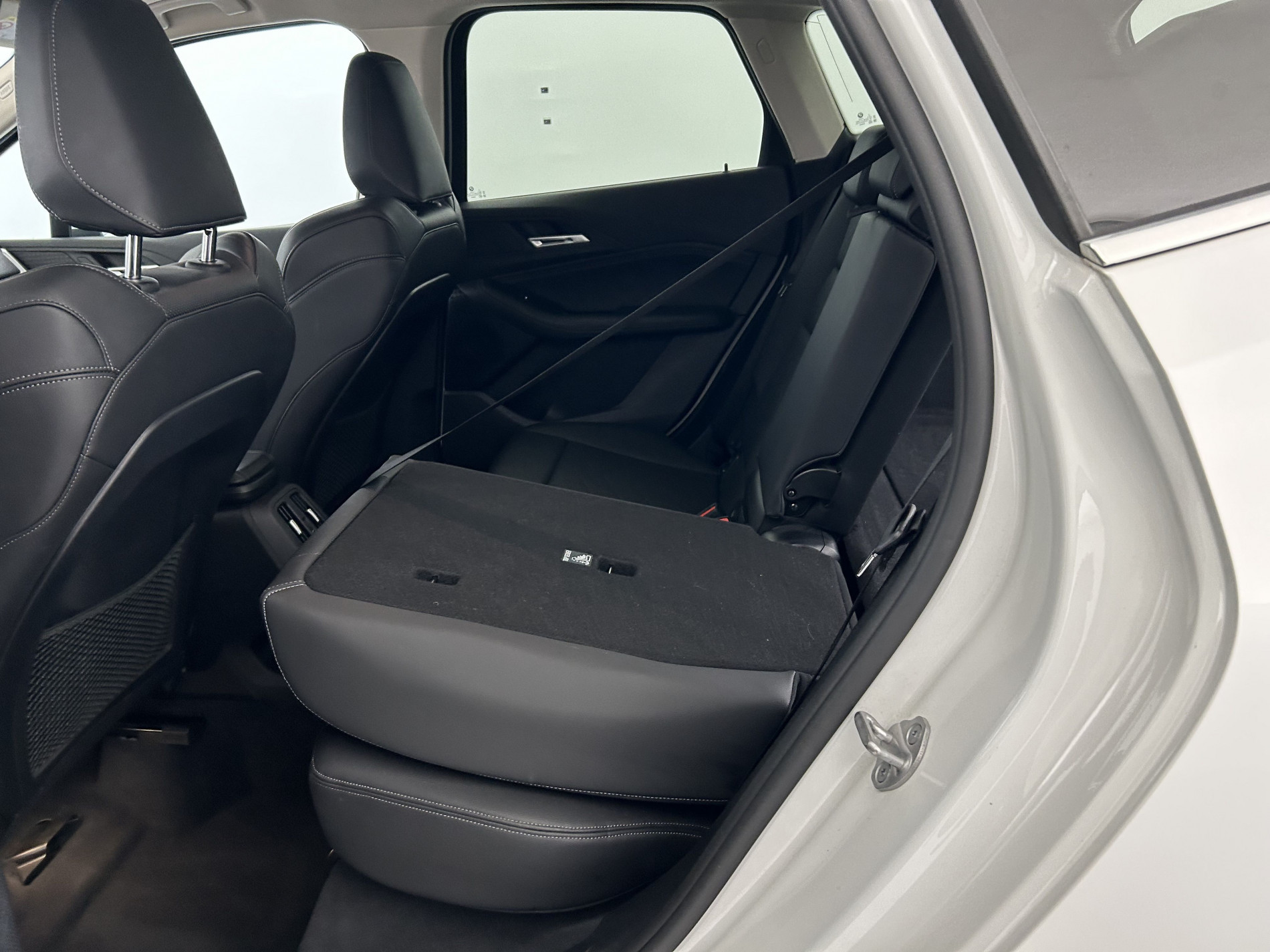 Vente en ligne Bmw Série 2 Active Tourer 218d 150ch Luxury DKG7 + Sièges chauffants + Service inclusive BMW 06/2027 - 10 au prix de 27 990 €