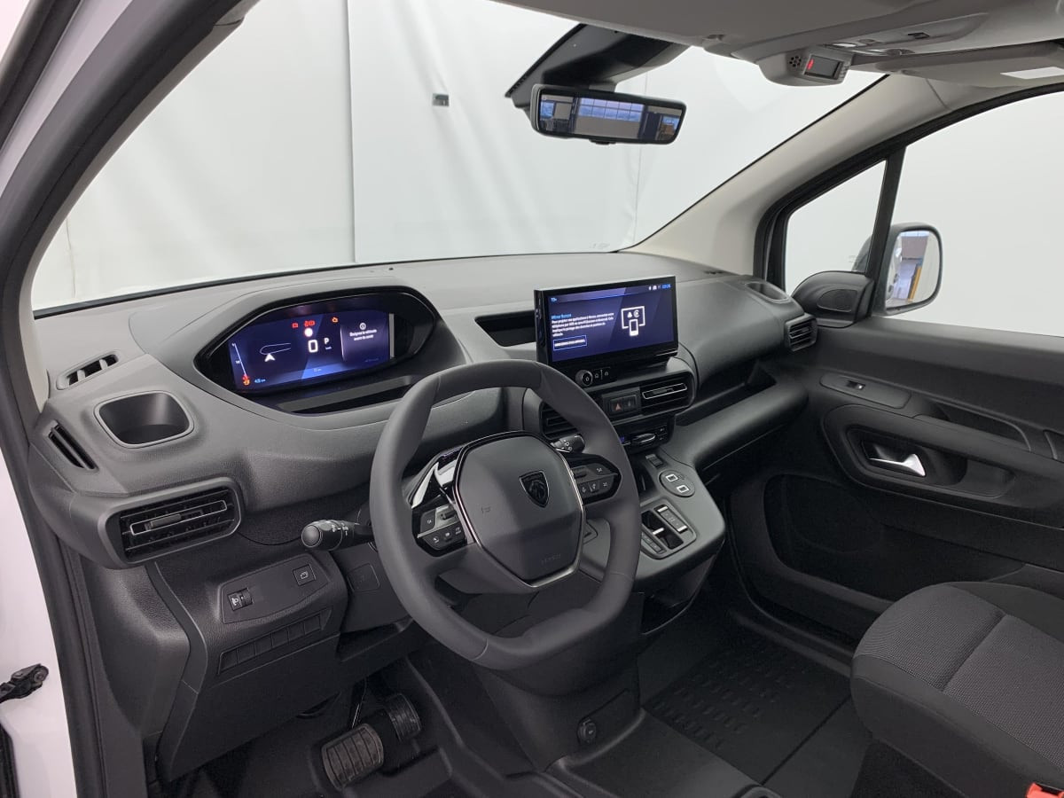 Vente en ligne Peugeot Partner Fourgon M 650 KG BLUEHDI 130 S S EAT8 au prix de 23 250 €