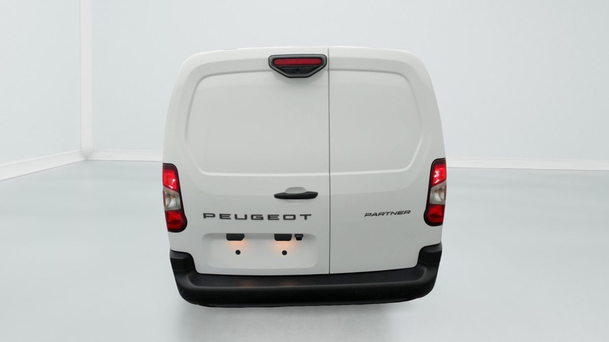 Vente en ligne Peugeot Partner Fourgon M 650 KG BLUEHDI 130 S S EAT8 au prix de 23 250 €