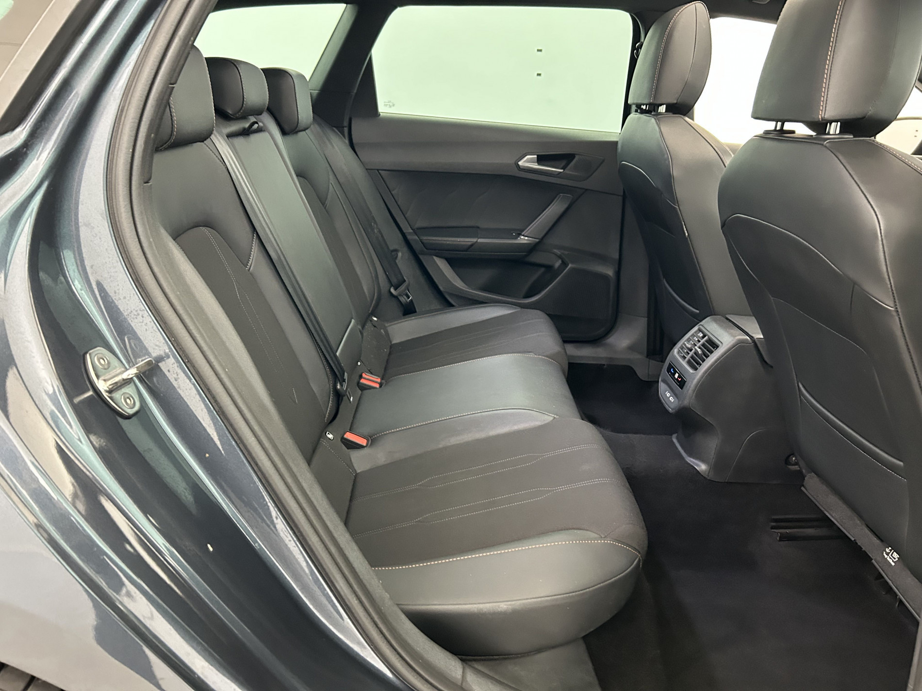 Vente en ligne Cupra Cupra Leon Sportstourer 1.5 eTSI 150ch V DSG7 Suréquipée + Toit ouvrant - Garantie 10/2028 au prix de 25 990 €