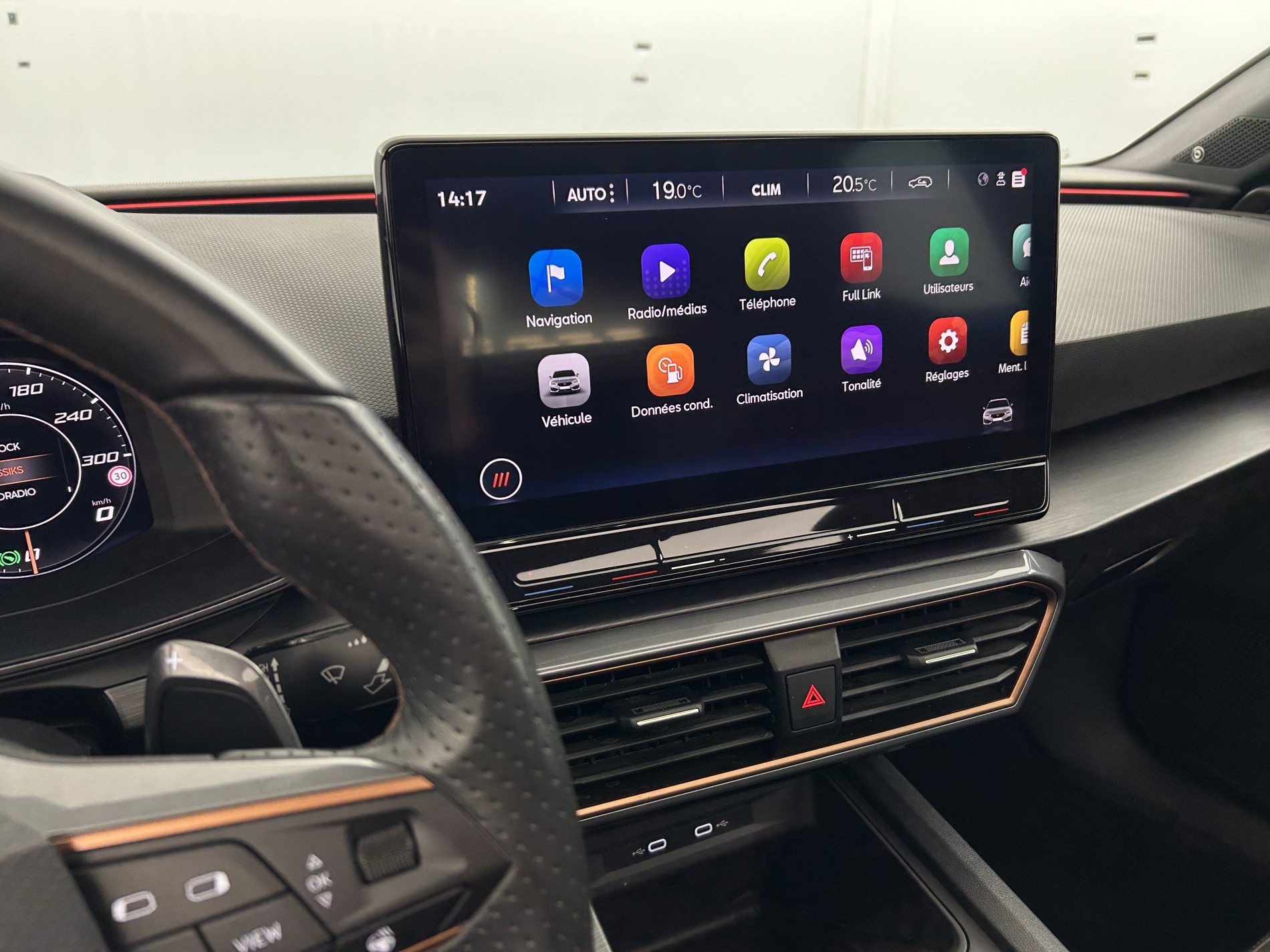 Vente en ligne Cupra Cupra Leon Sportstourer 1.5 eTSI 150ch V DSG7 Suréquipée + Toit ouvrant - Garantie 10/2028 au prix de 25 990 €