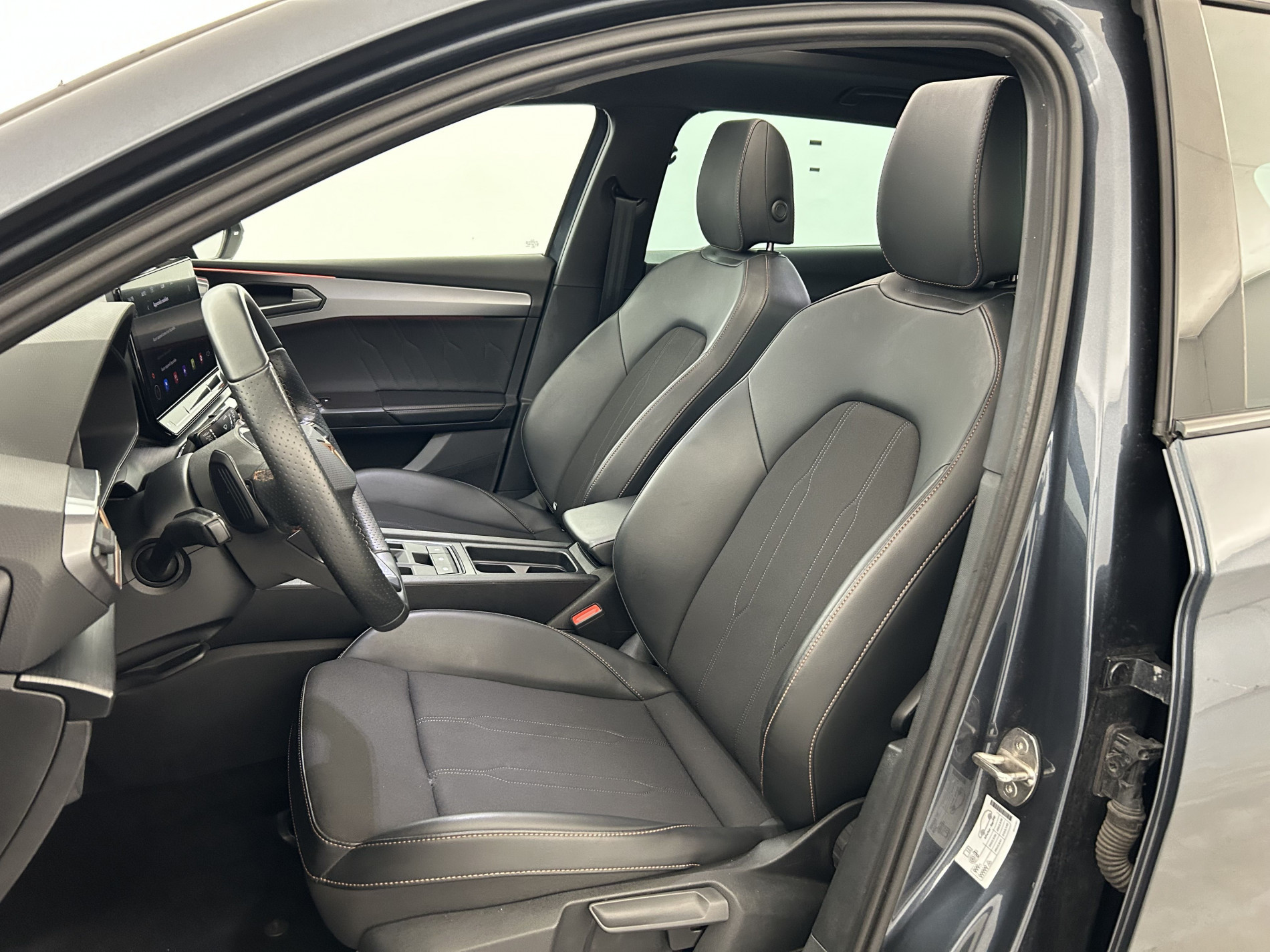 Vente en ligne Cupra Cupra Leon Sportstourer 1.5 eTSI 150ch V DSG7 Suréquipée + Toit ouvrant - Garantie 10/2028 au prix de 25 990 €