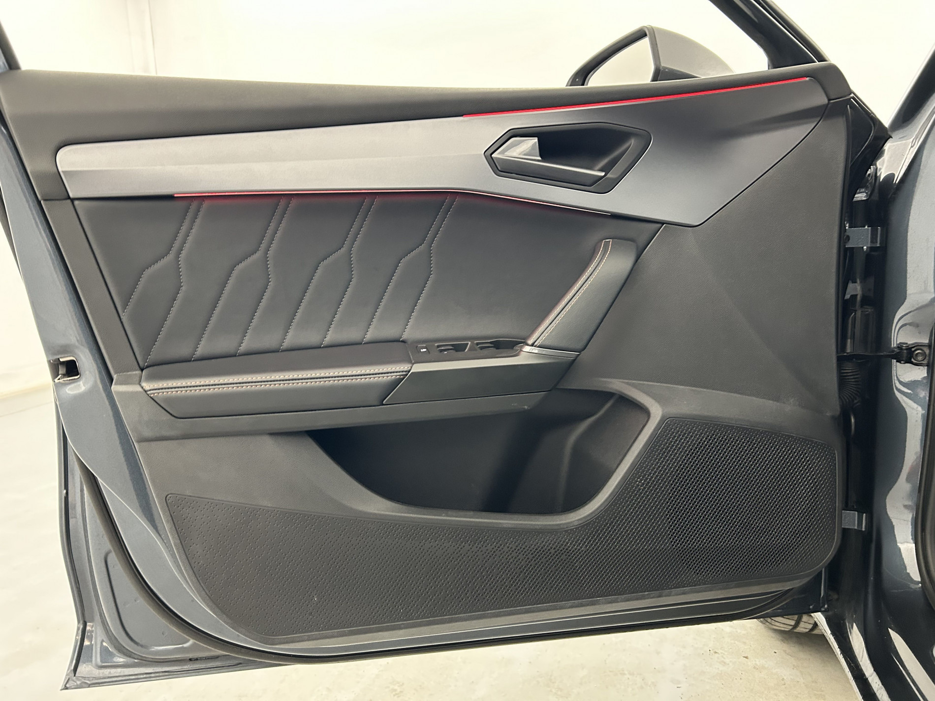 Vente en ligne Cupra Cupra Leon Sportstourer 1.5 eTSI 150ch V DSG7 Suréquipée + Toit ouvrant - Garantie 10/2028 au prix de 25 990 €