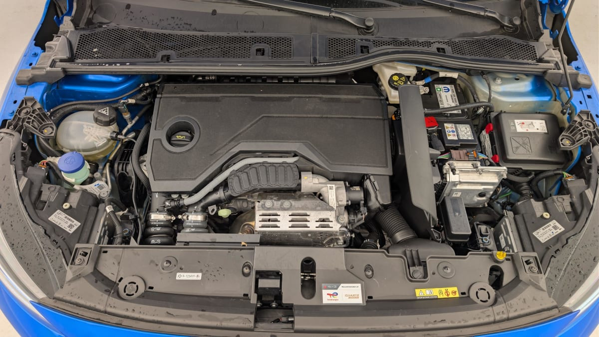 Vente en ligne Peugeot 208 Hybrid 136 e-DCS6 GT au prix de 22 330 €