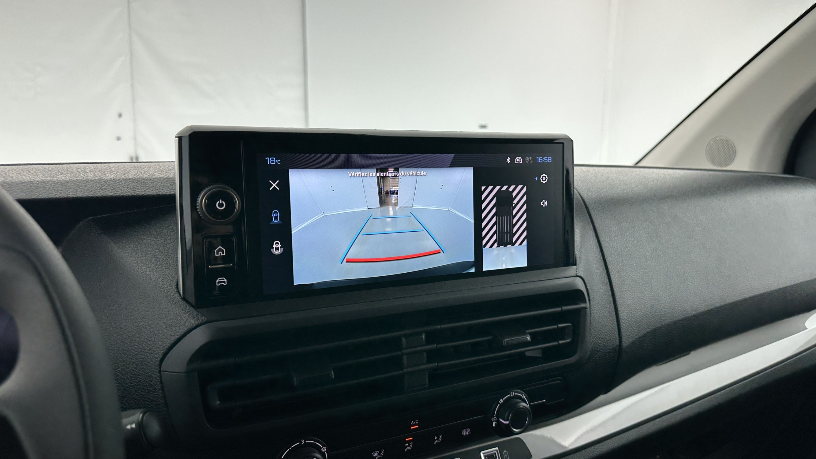 Vente en ligne Peugeot Expert EXPERT III M 2.0 BlueHDi 145ch EAT8 au prix de 32 220 €