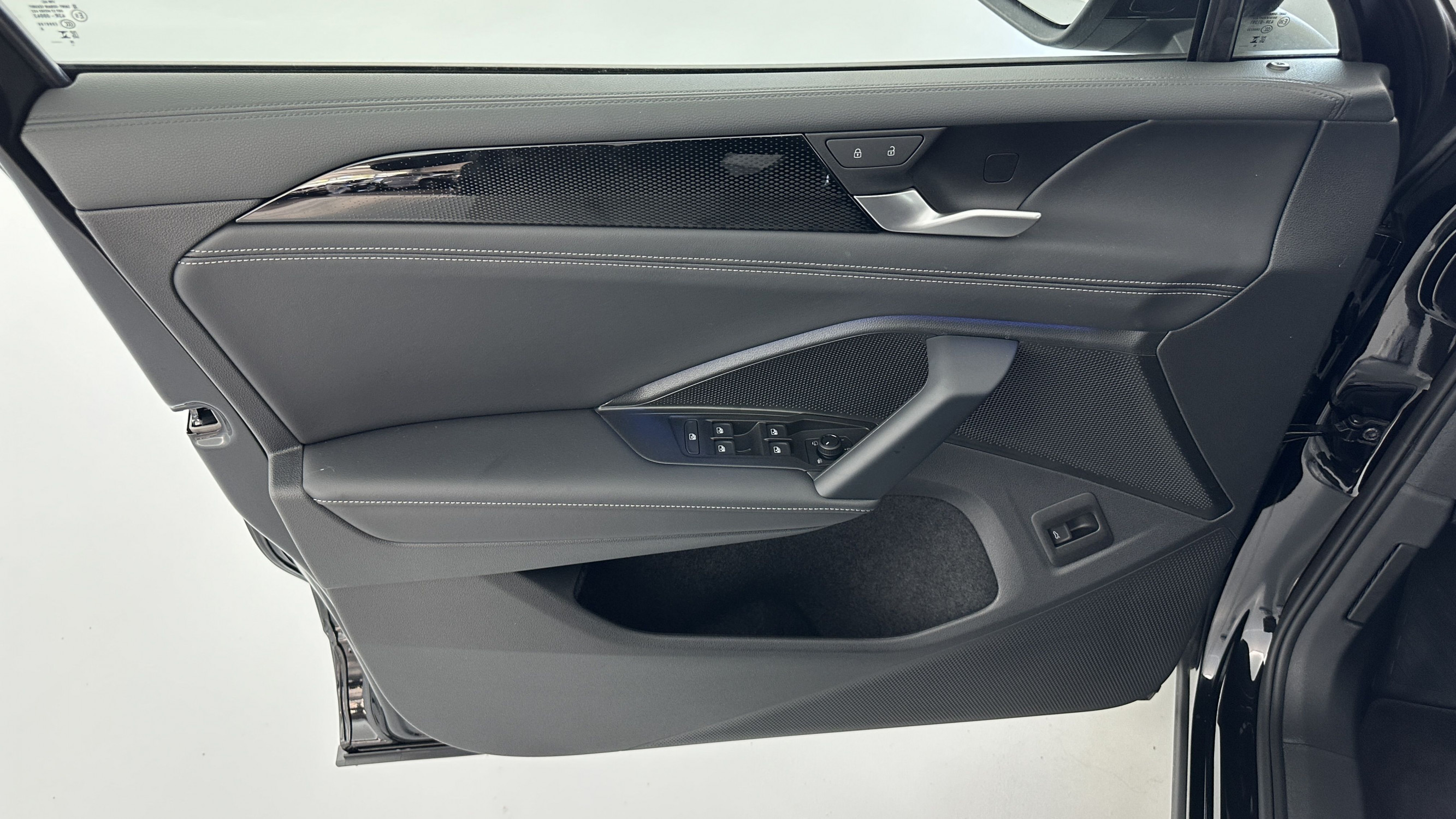 Vente en ligne Volkswagen Tiguan TIGUAN III 1.5 eTSI 150ch Life Plus DSG7 au prix de 39 000 €