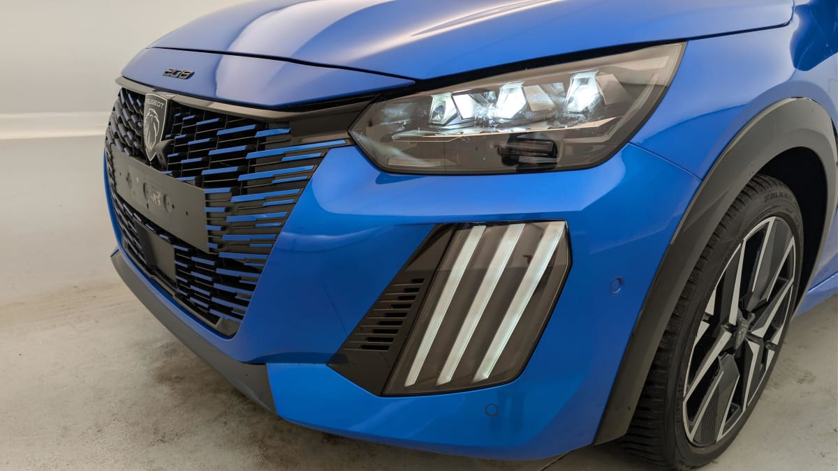 Vente en ligne Peugeot 208 Hybrid 136 e-DCS6 GT au prix de 22 330 €