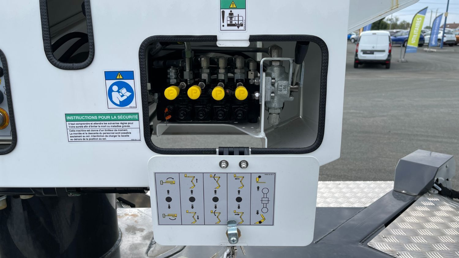 Vente en ligne Iveco Daily DAILY 35S14H 3450 2.3 136ch Nacelle Palfinger P200A-R au prix de 83 820 €