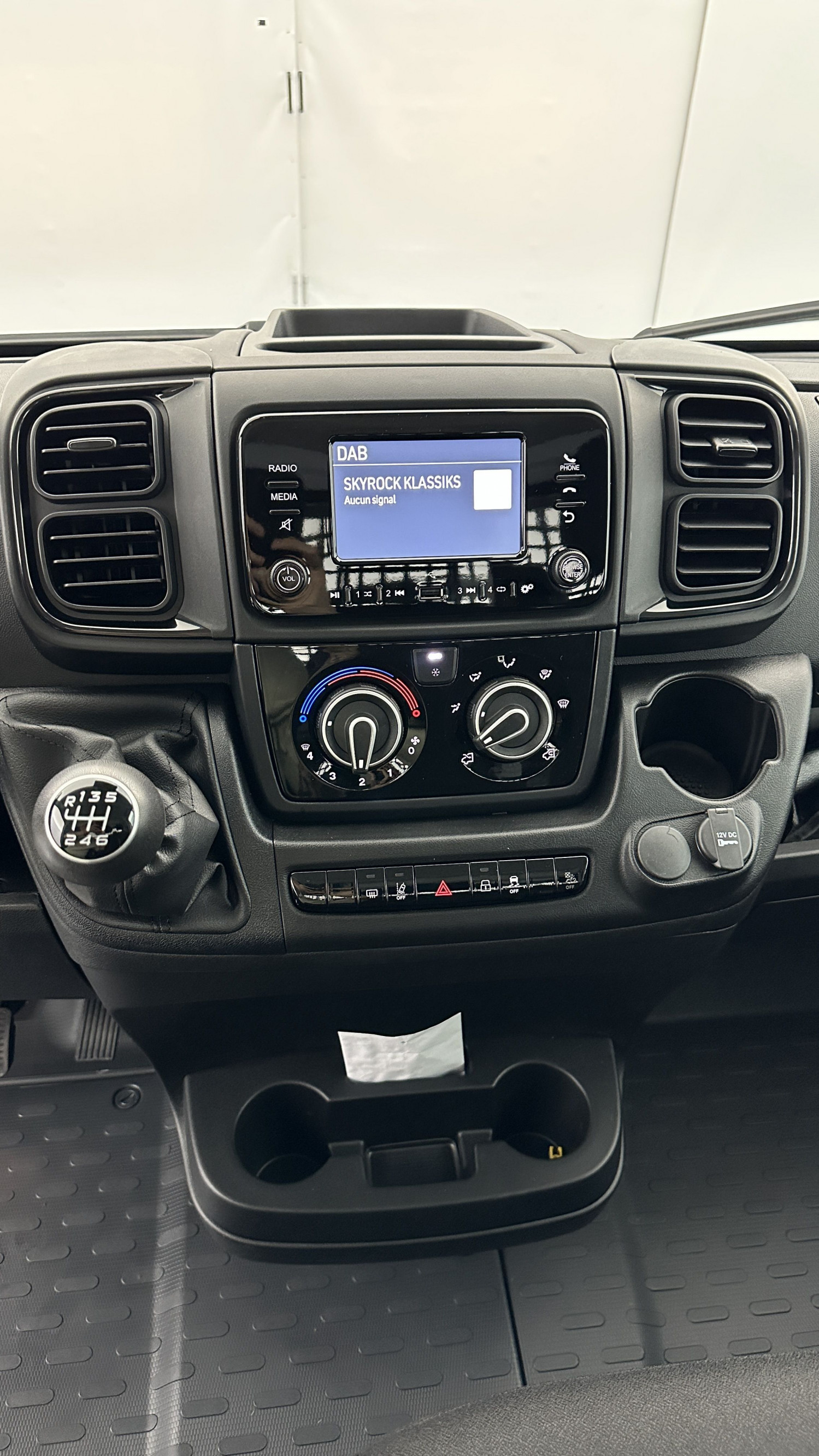 Vente en ligne Fiat Ducato Fourgon DUCATO 3.5 L Maxi 140ch PLATEAU RIDELLES au prix de 33 780 €