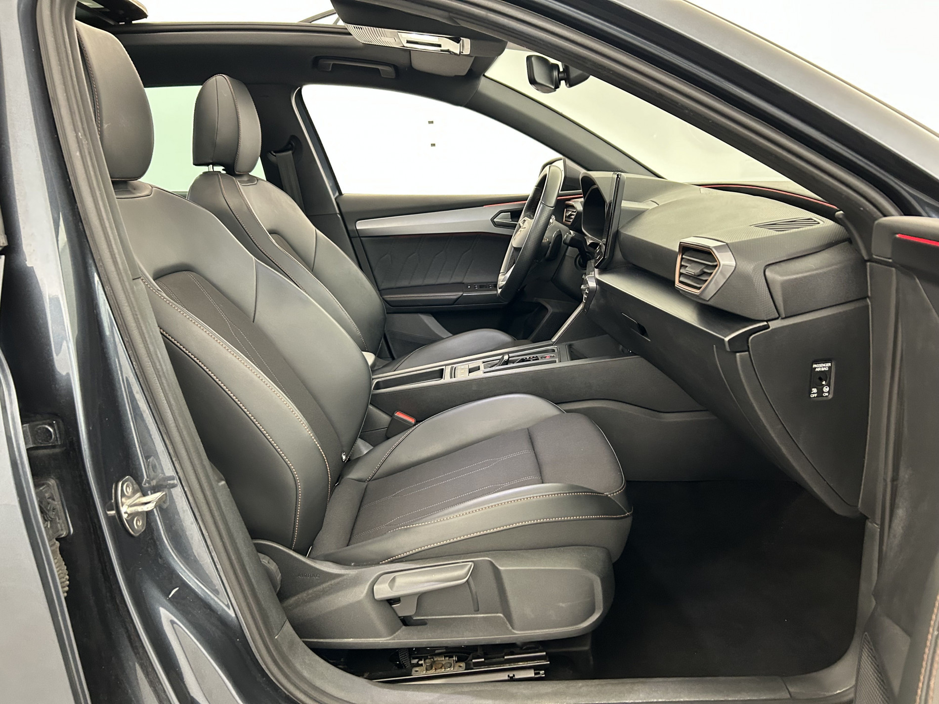 Vente en ligne Cupra Cupra Leon Sportstourer 1.5 eTSI 150ch V DSG7 Suréquipée + Toit ouvrant - Garantie 10/2028 au prix de 25 990 €