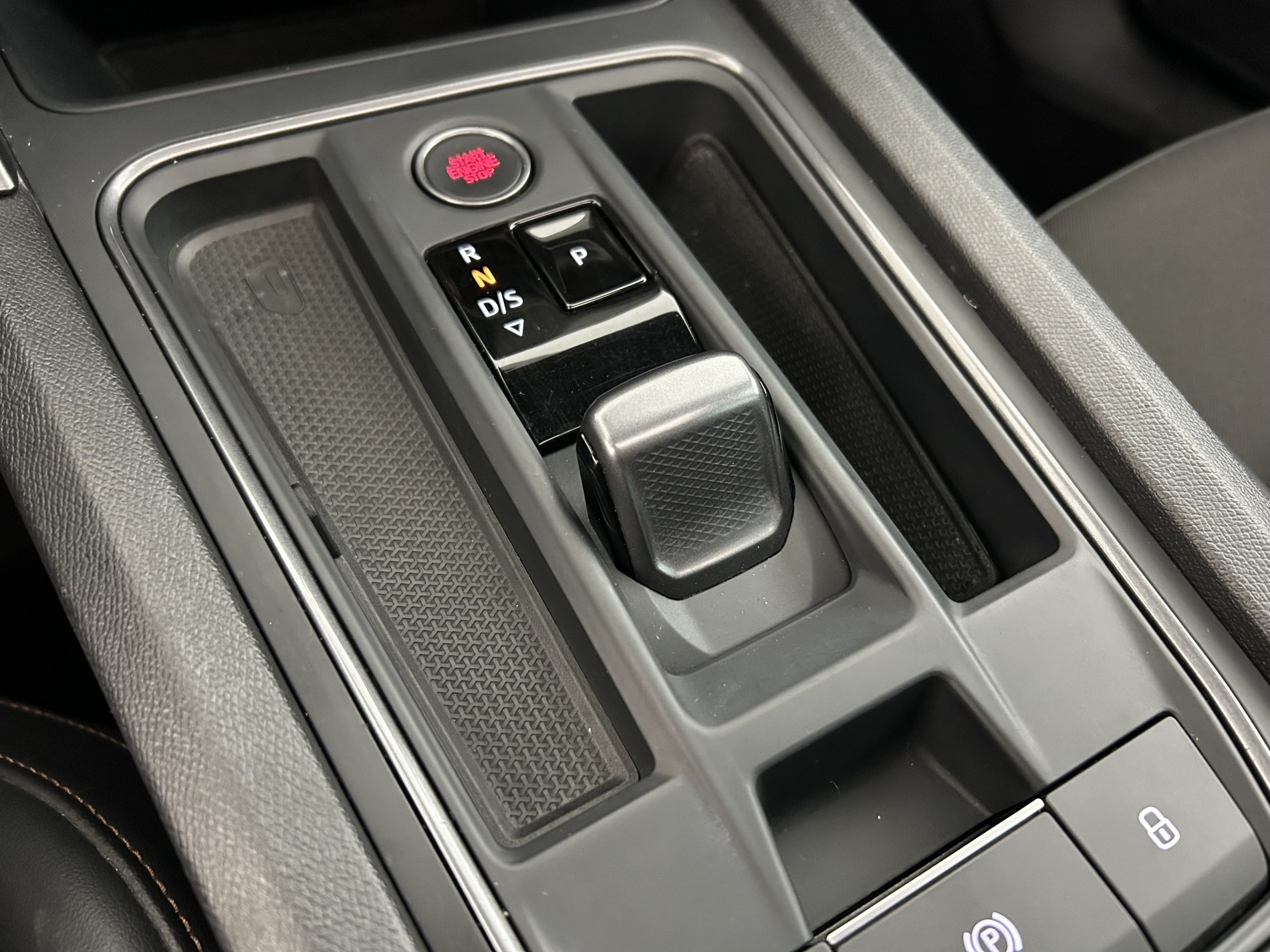 Vente en ligne Cupra Cupra Leon Sportstourer 1.5 eTSI 150ch V DSG7 Suréquipée + Toit ouvrant - Garantie 10/2028 au prix de 25 990 €