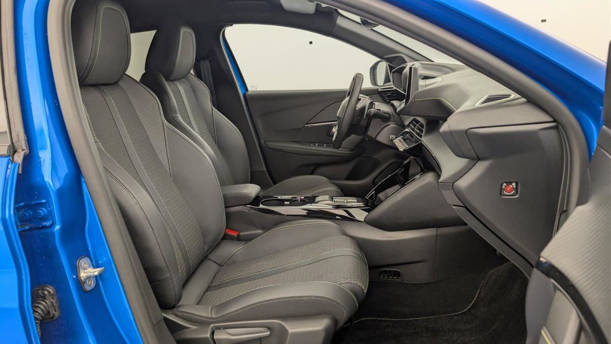 Vente en ligne Peugeot 208 Hybrid 136 e-DCS6 GT au prix de 22 330 €