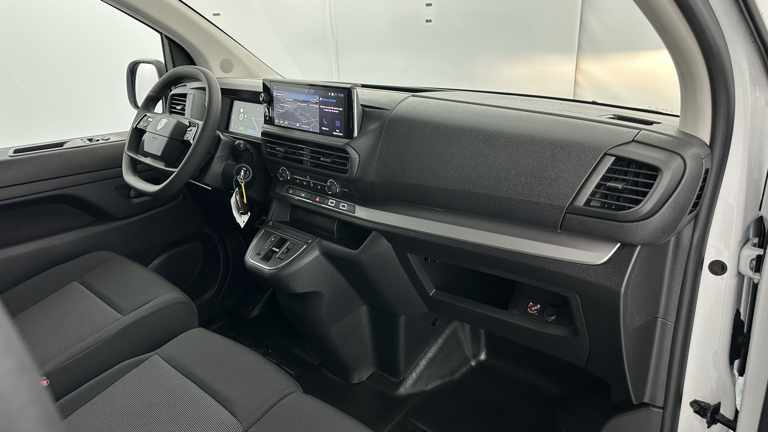 Vente en ligne Peugeot Expert EXPERT III M 2.0 BlueHDi 145ch EAT8 au prix de 32 220 €