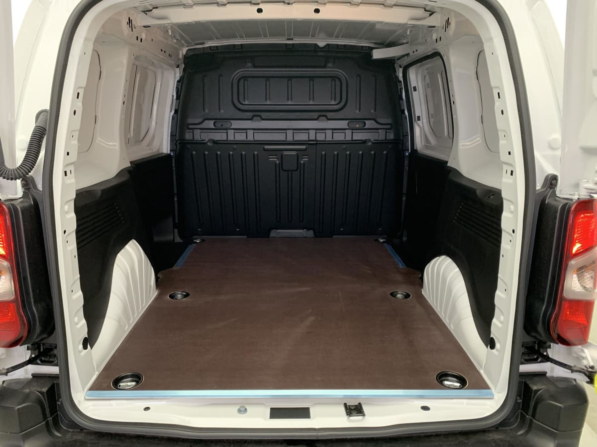 Vente en ligne Peugeot Partner Fourgon M 650 KG BLUEHDI 130 S S EAT8 au prix de 23 250 €