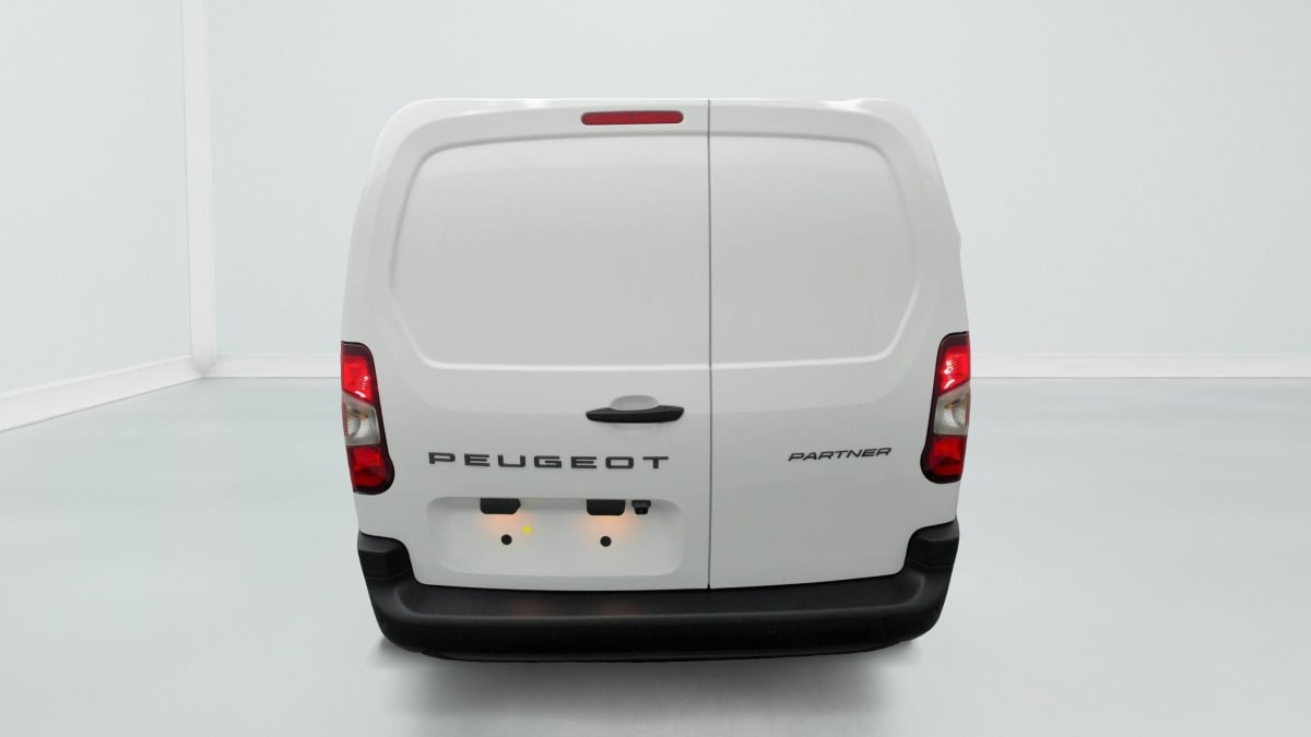 Vente en ligne Peugeot Partner Fourgon XL 950 KG BLUEHDI 130 S S EAT8 au prix de 23 620 €