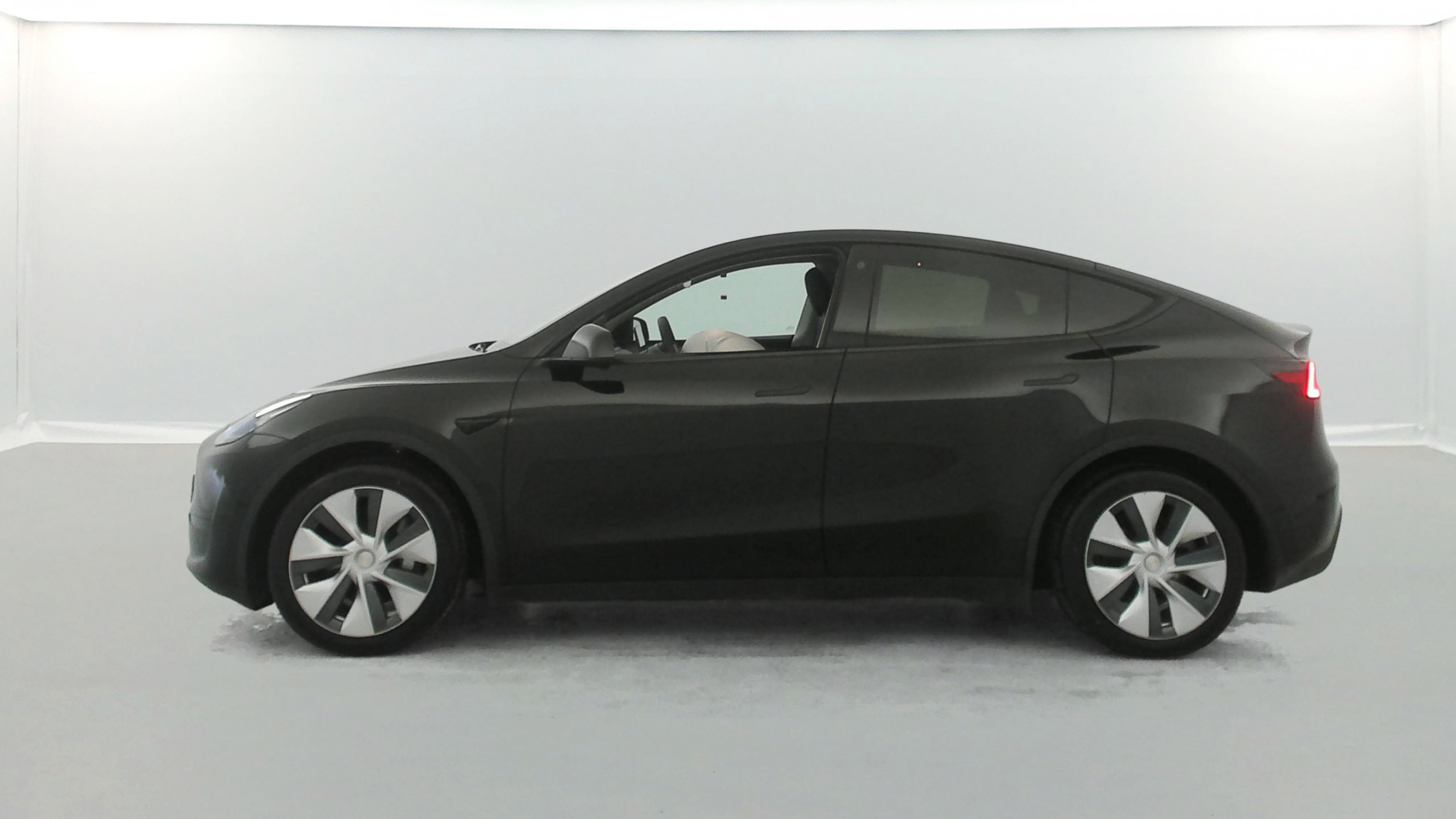Vente en ligne Tesla Model Y Standard RWD au prix de 33 990 €
