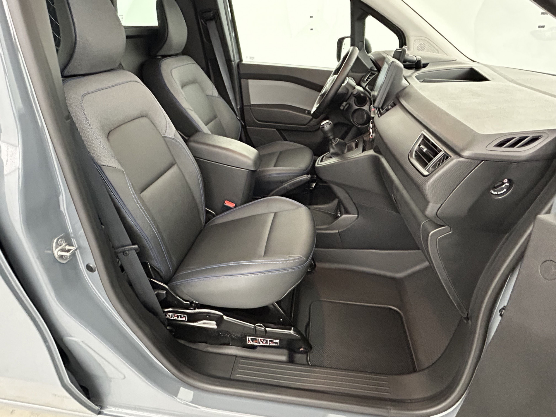 Vente en ligne Nissan Townstar Fourgon L1 1.3 Tce 130 N-Connecta (GSR2b) + Attelage au prix de 22 990 €