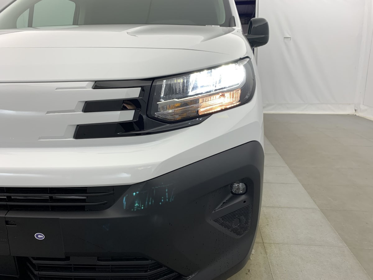 Vente en ligne Peugeot Partner Fourgon XL 950 KG BLUEHDI 130 S S EAT8 au prix de 23 620 €