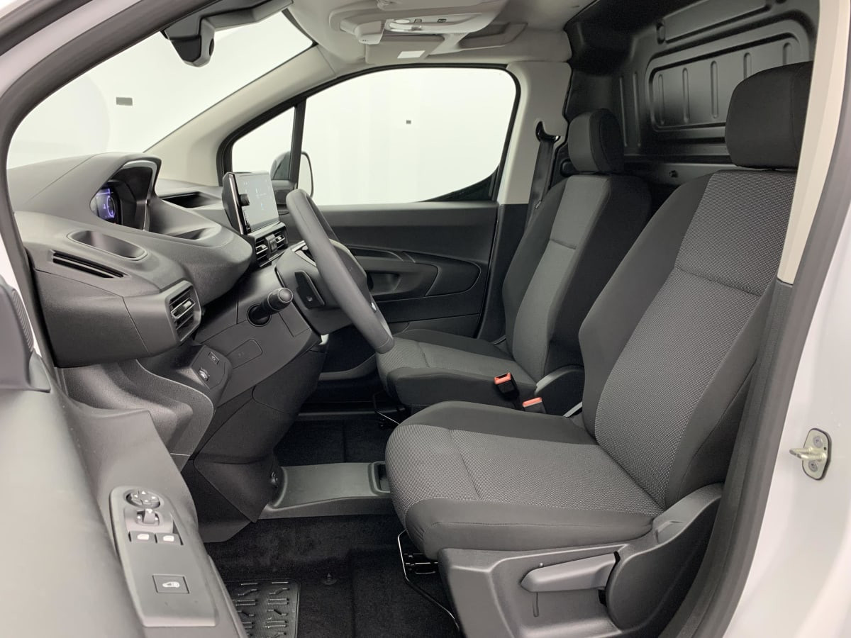 Vente en ligne Peugeot Partner Fourgon XL 950 KG BLUEHDI 130 S S EAT8 au prix de 23 620 €