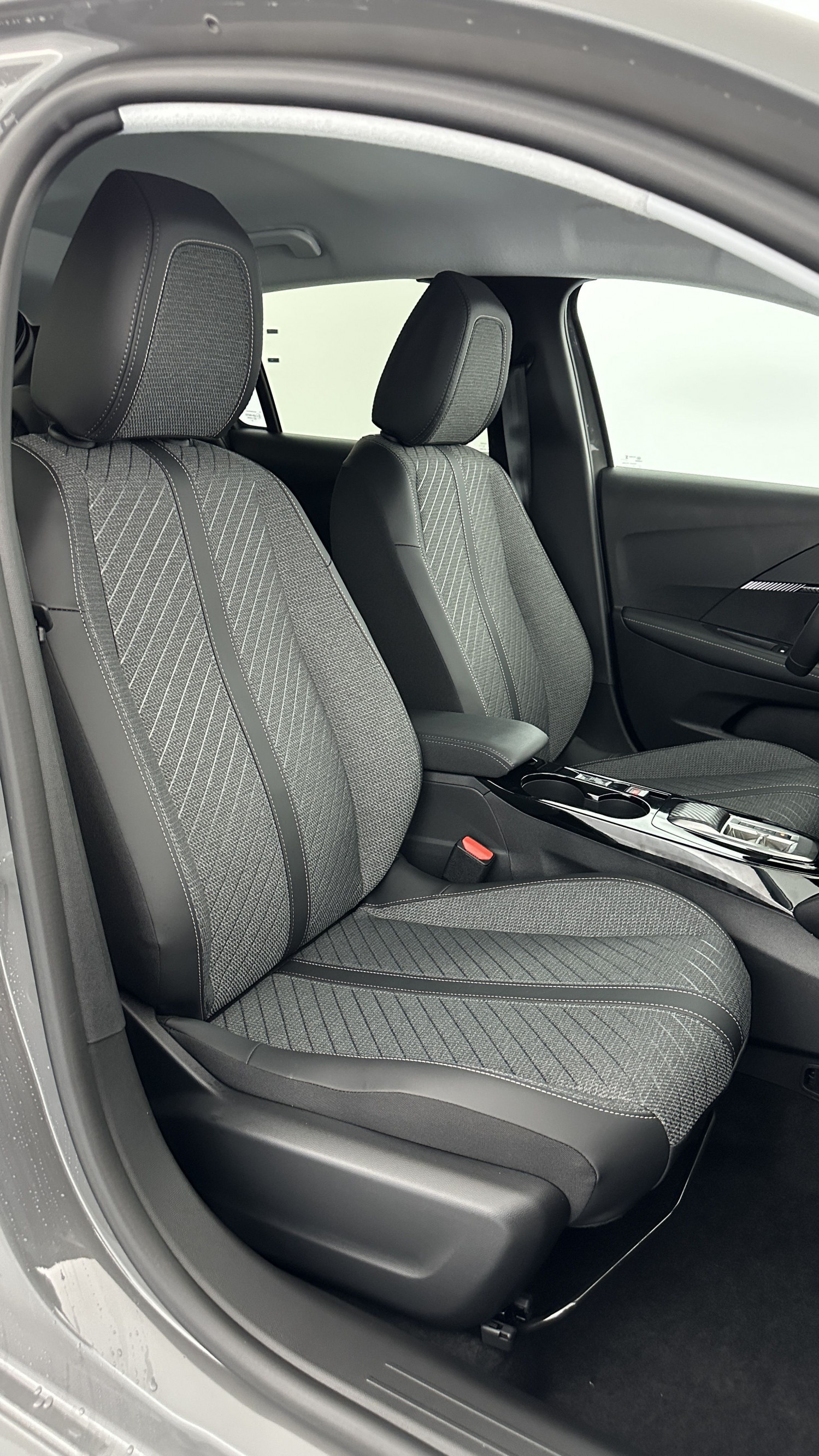 Vente en ligne Peugeot 208 208 1.2 Hybrid 110ch Allure e-DCS6 au prix de 22 400 €