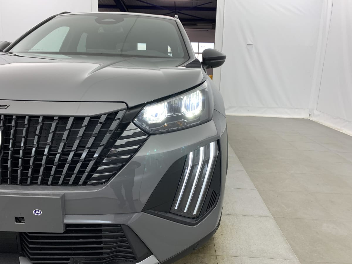 Vente en ligne Peugeot 2008 Hybrid 145 e-DCS6 Allure au prix de 26 250 €