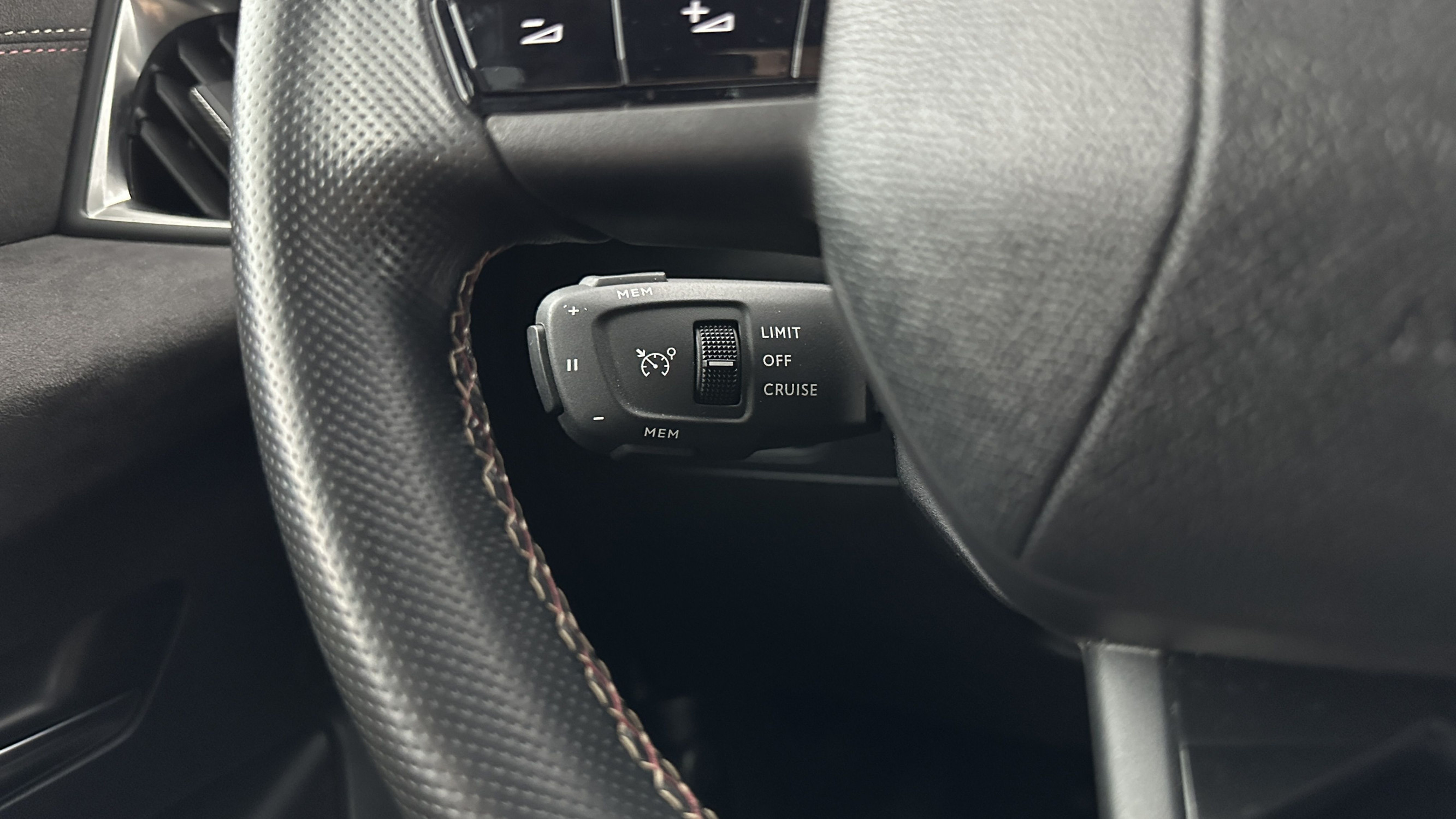 Vente en ligne Ds Ds3 Crossback DS3 CROSSBACK 50 kWh E-Tense 136ch Performance Line + au prix de 16 400 €