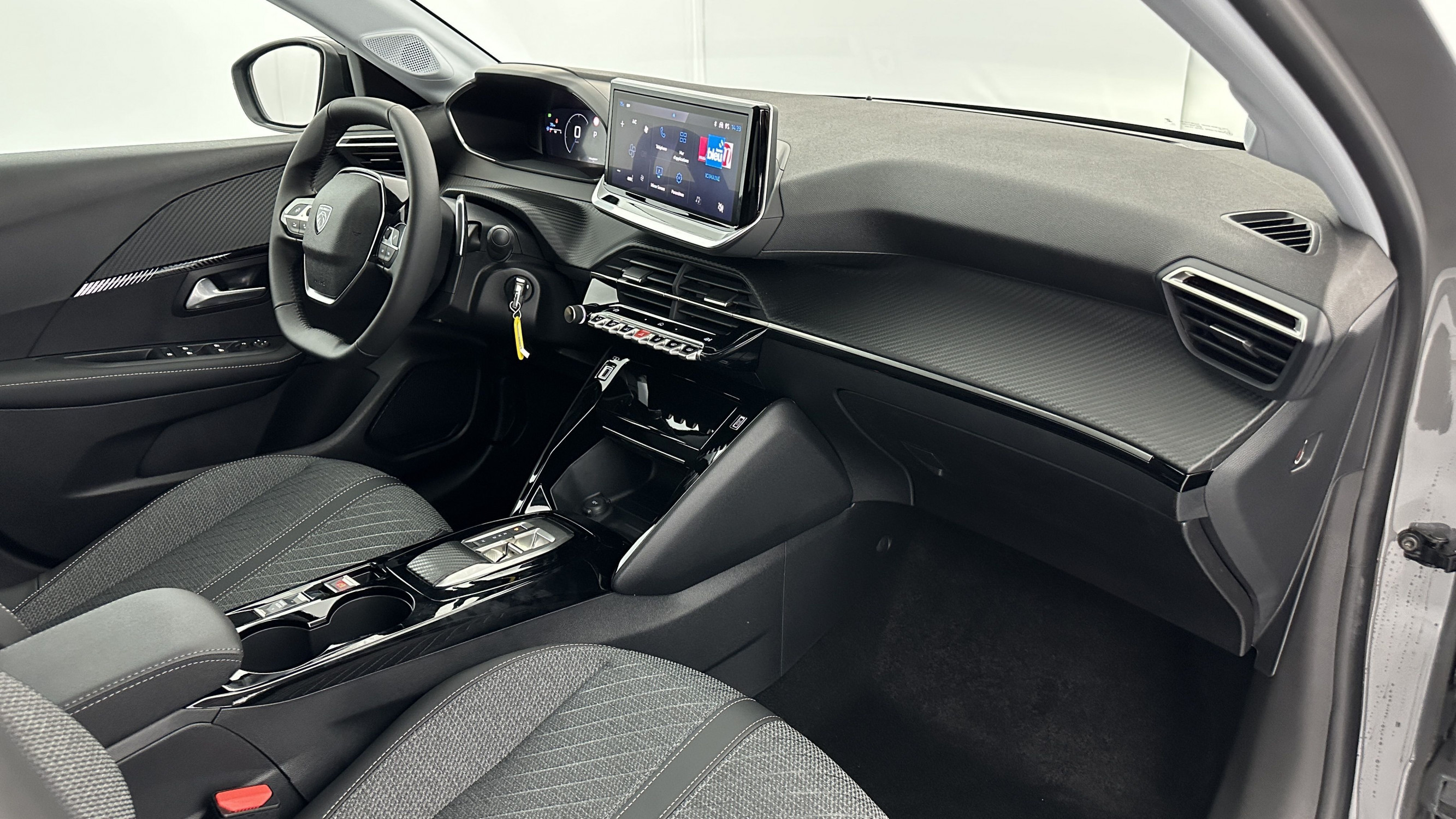 Vente en ligne Peugeot 208 208 1.2 Hybrid 110ch Allure e-DCS6 au prix de 22 400 €