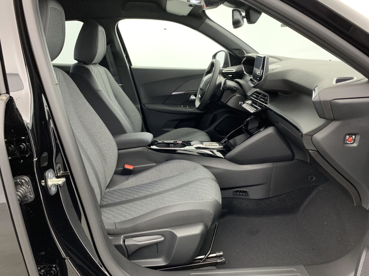 Vente en ligne Peugeot 2008 Hybrid 145 e-DCS6 Allure au prix de 26 250 €