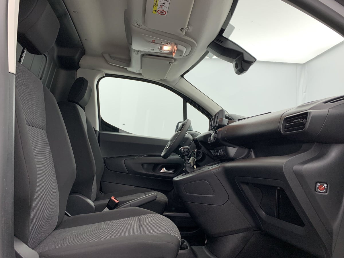 Vente en ligne Peugeot Partner Fourgon XL 950 KG BLUEHDI 100 S S BVM6 au prix de 20 780 €