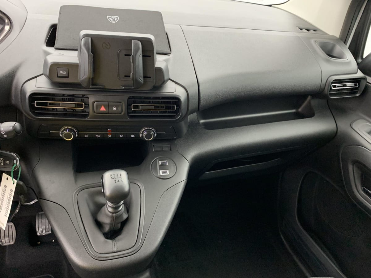 Vente en ligne Peugeot Partner Fourgon XL 950 KG BLUEHDI 100 S S BVM6 au prix de 20 780 €