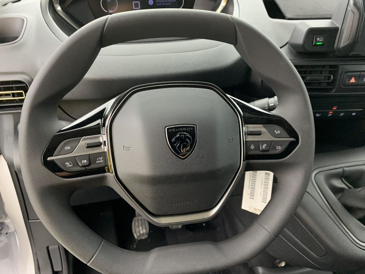 Vente en ligne Peugeot Partner Fourgon XL 950 KG BLUEHDI 100 S S BVM6 au prix de 20 780 €