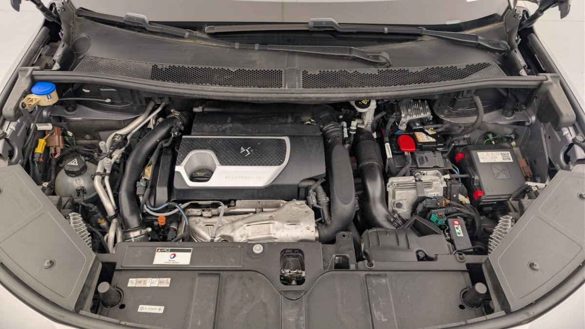 Vente en ligne Ds DS7 Crossback Hybride E-Tense 300 EAT8 4x4 Rivoli au prix de 30 160 €