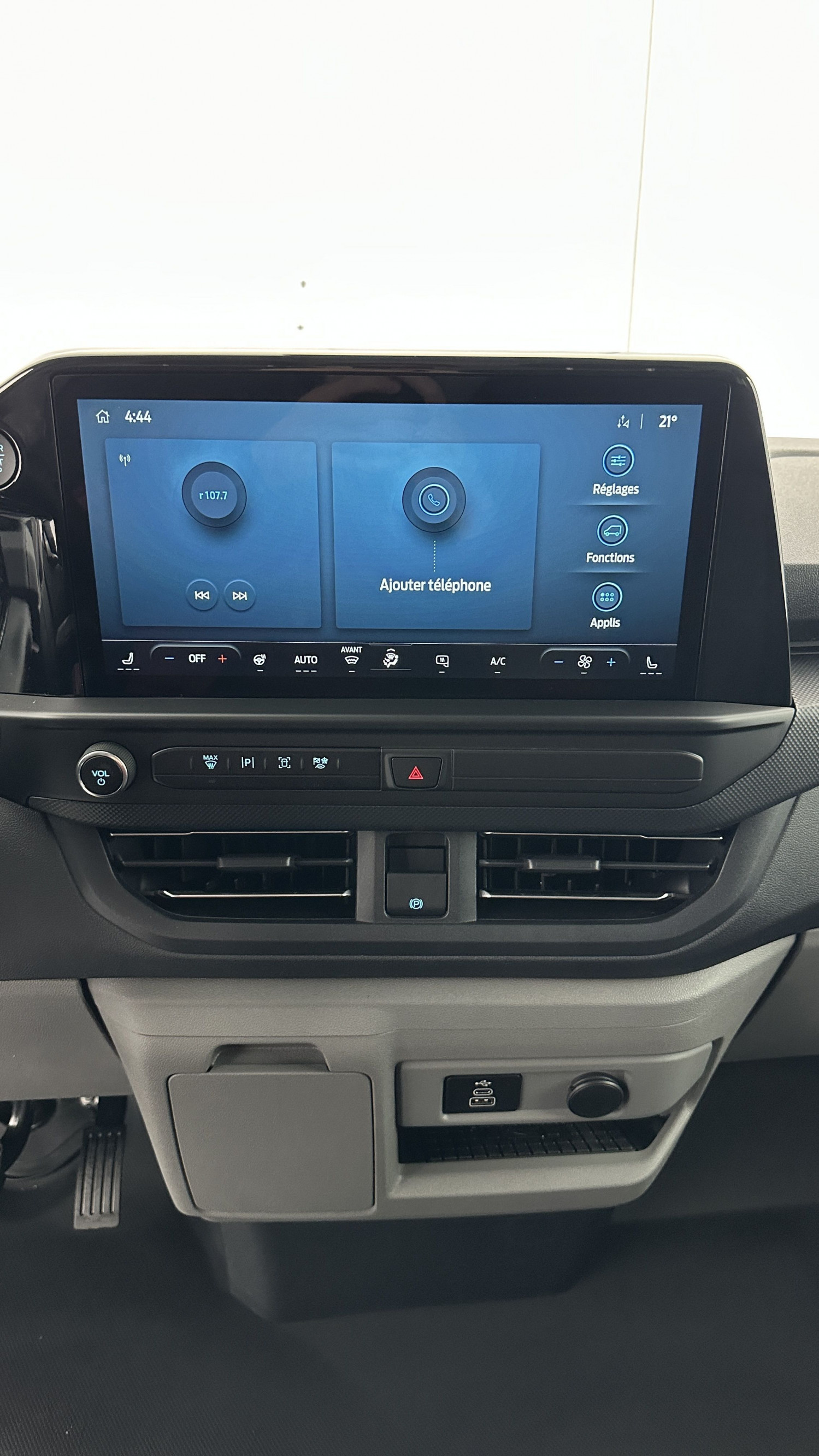 Vente en ligne Ford Transit Custom TRANSIT CUSTOM II 320 L2H1 2.0 Ecoblue 170ch Limited BVA8 au prix de 45 420 €