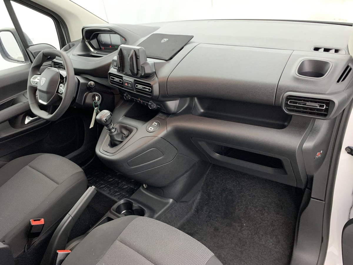 Vente en ligne Peugeot Partner Fourgon XL 950 KG BLUEHDI 100 S S BVM6 au prix de 20 780 €