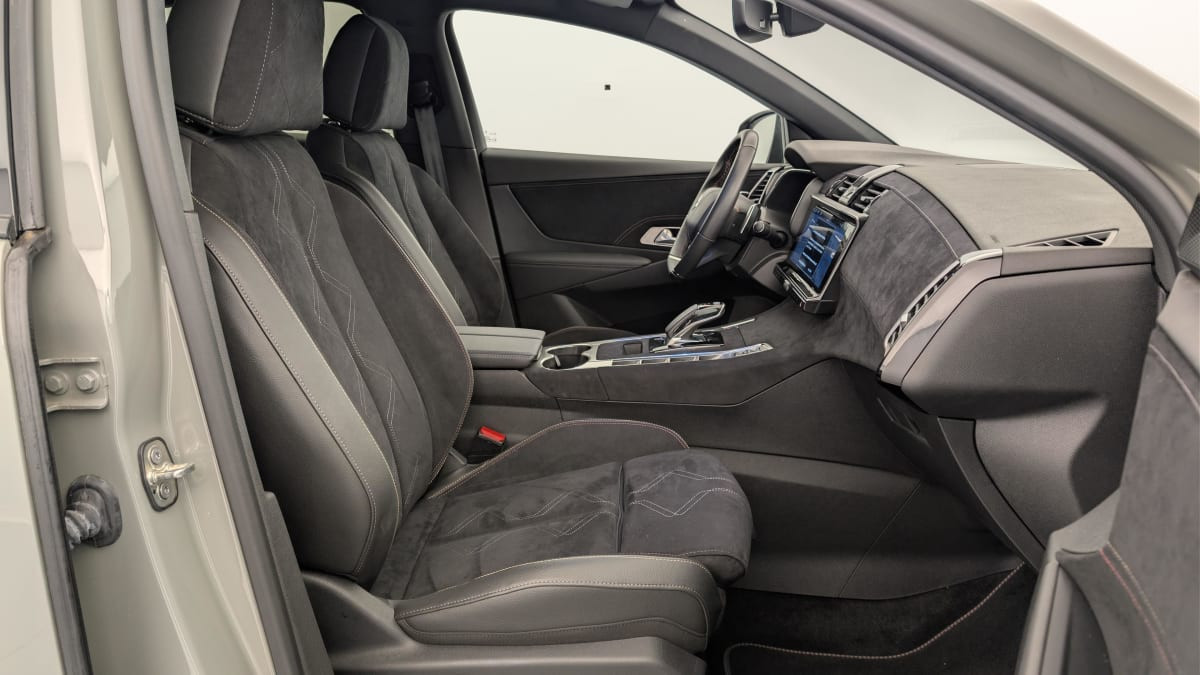 Vente en ligne Ds DS7 Crossback Hybride Rechargeable E-Tense 300 EAT8 4x4 Performance Line + au prix de 40 870 €