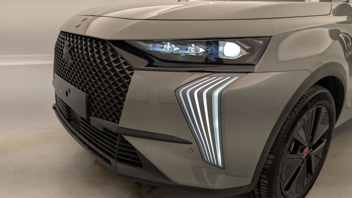 Vente en ligne Ds DS7 Crossback Hybride Rechargeable E-Tense 300 EAT8 4x4 Performance Line + au prix de 40 870 €