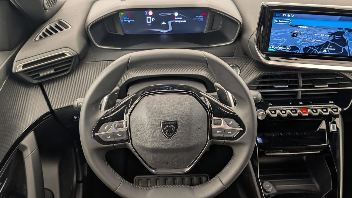 Vente en ligne Peugeot 2008 Hybrid 136 e-DCS6 Allure au prix de 24 390 €