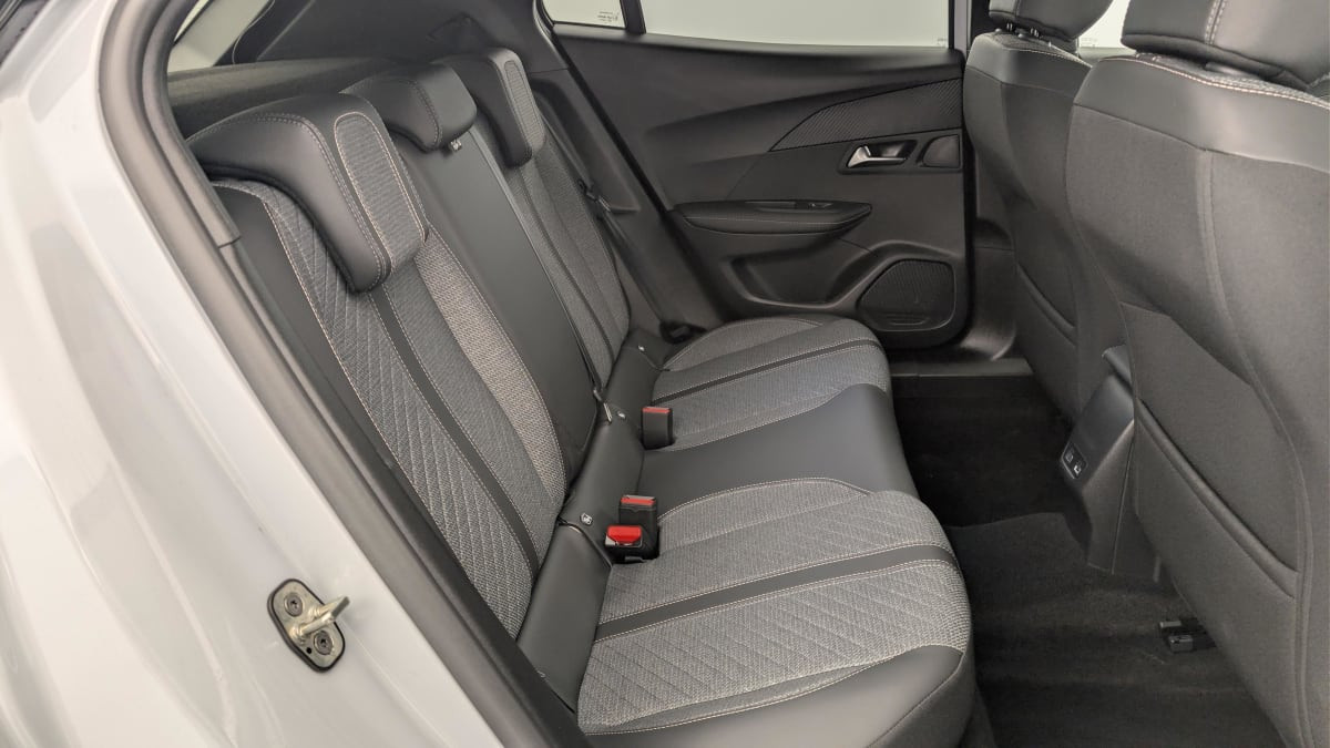 Vente en ligne Peugeot 2008 Hybrid 136 e-DCS6 Allure au prix de 24 390 €