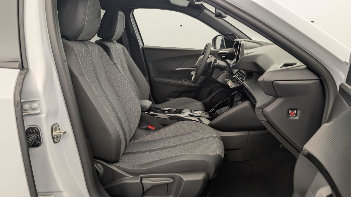 Vente en ligne Peugeot 2008 Hybrid 136 e-DCS6 Allure au prix de 24 390 €