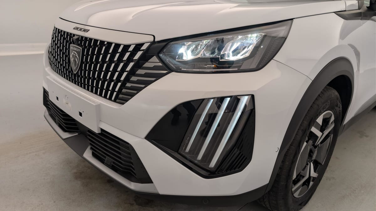 Vente en ligne Peugeot 2008 Hybrid 136 e-DCS6 Allure au prix de 24 390 €