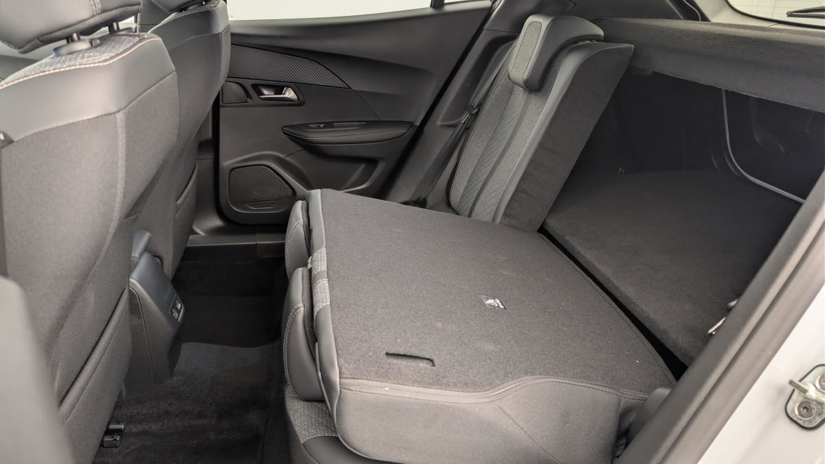 Vente en ligne Peugeot 2008 Hybrid 136 e-DCS6 Allure au prix de 24 390 €