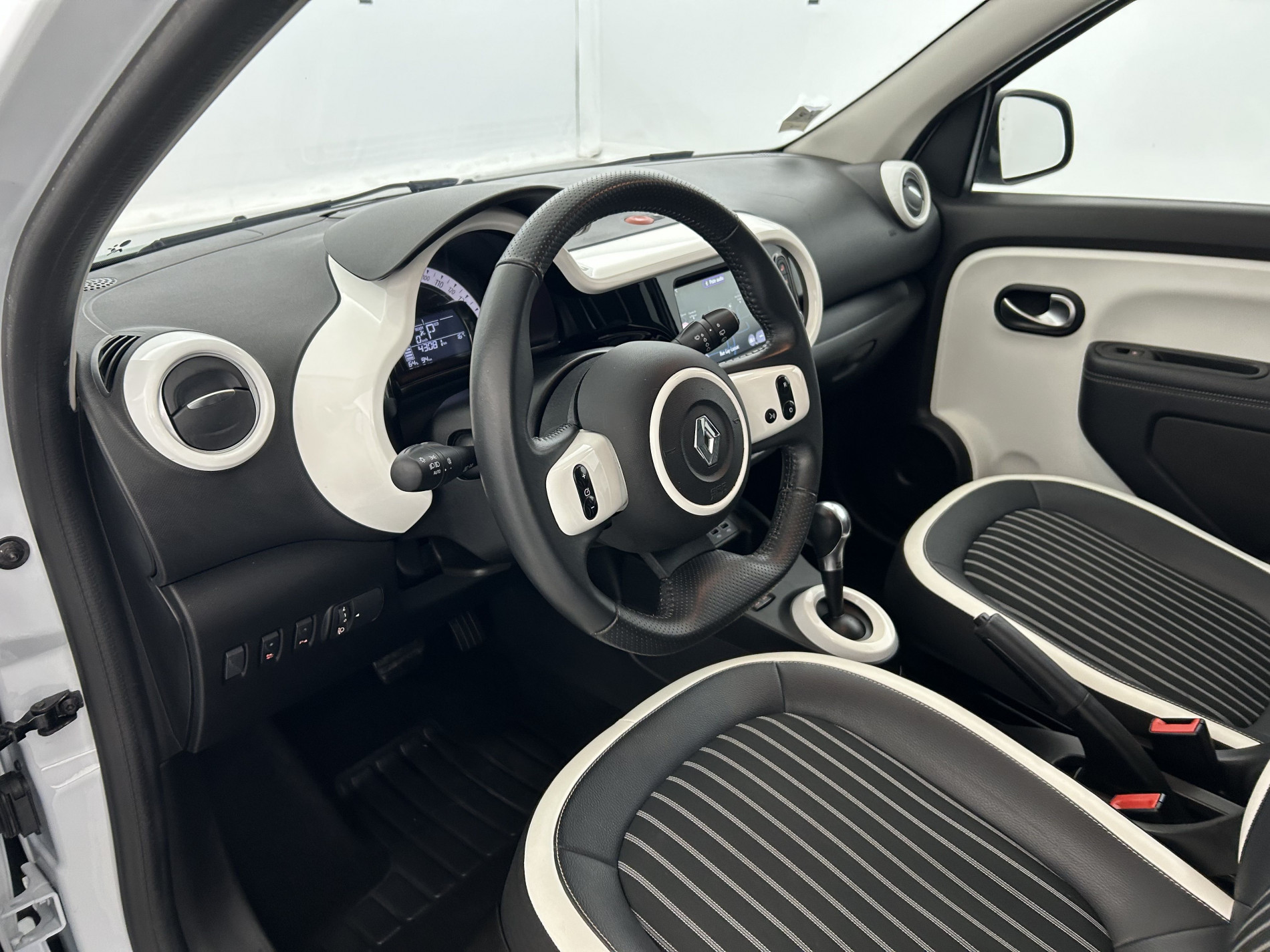 Vente en ligne Renault Twingo 3 Electric Intens Achat Intégral au prix de 9 990 €