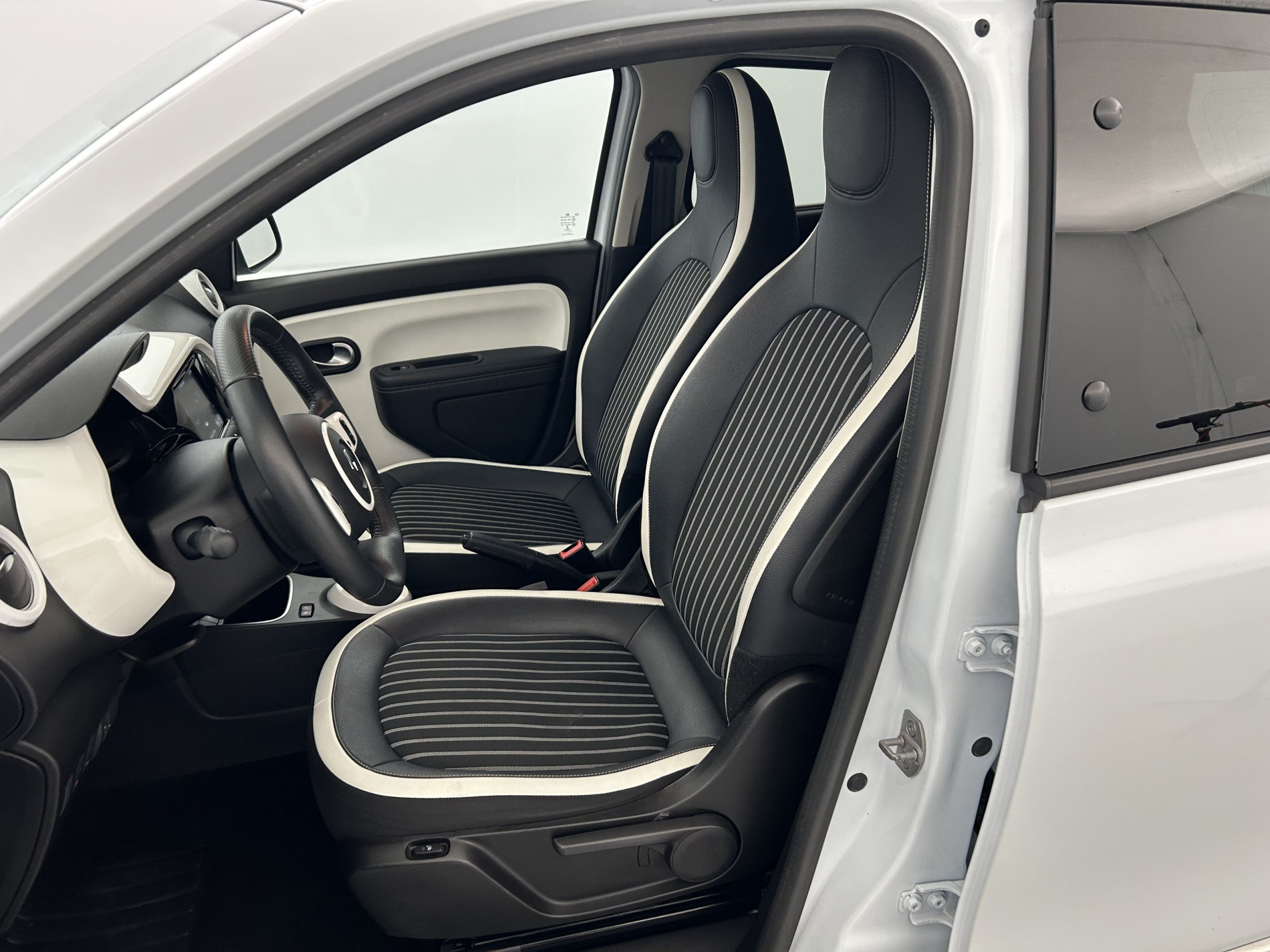 Vente en ligne Renault Twingo 3 Electric Intens Achat Intégral au prix de 9 990 €