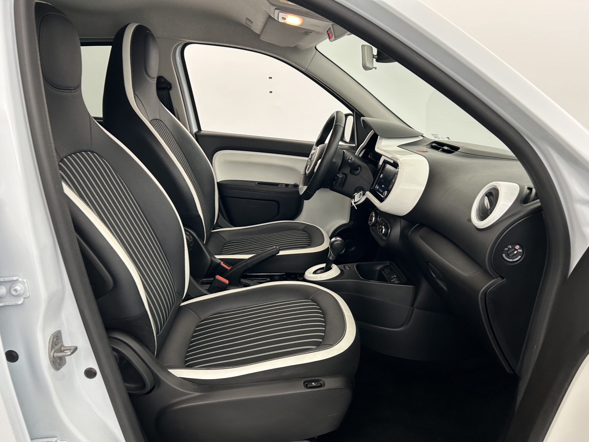 Vente en ligne Renault Twingo 3 Electric Intens Achat Intégral au prix de 9 990 €