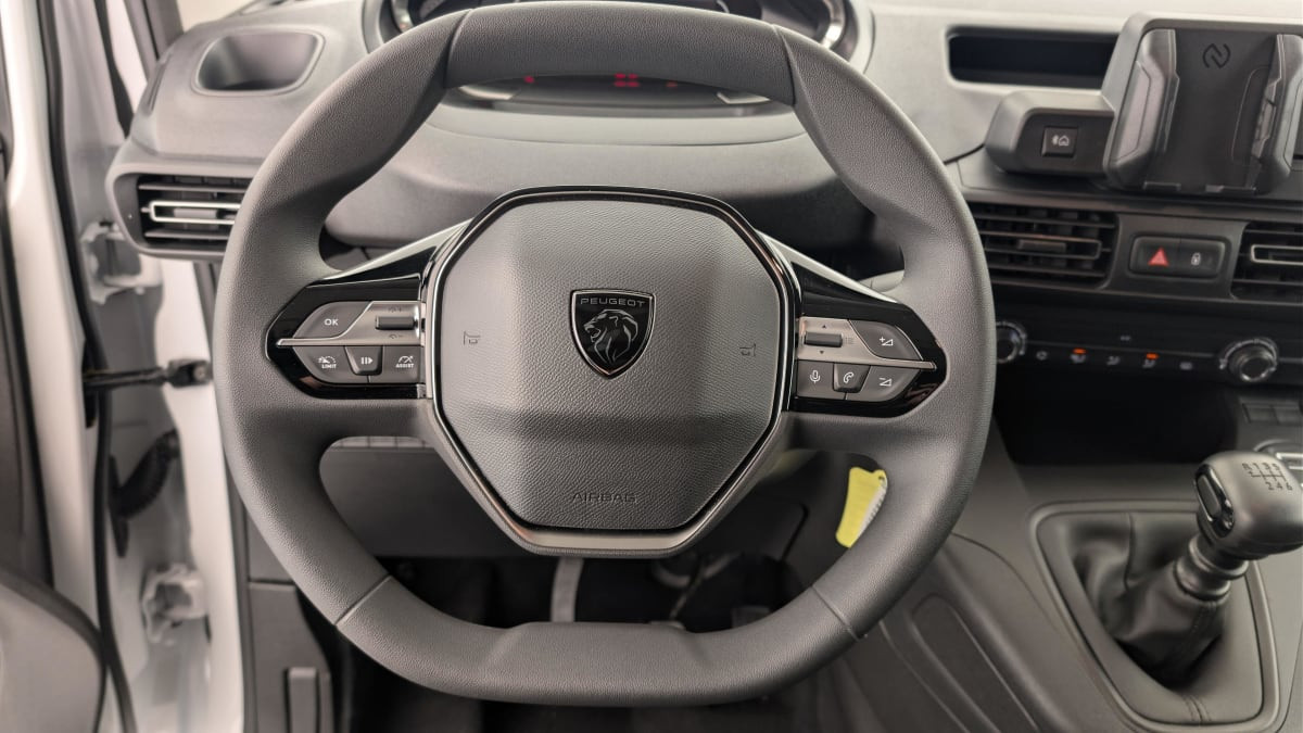 Vente en ligne Peugeot Partner Fourgon XL 950 KG BLUEHDI 100 S S BVM6 au prix de 20 530 €