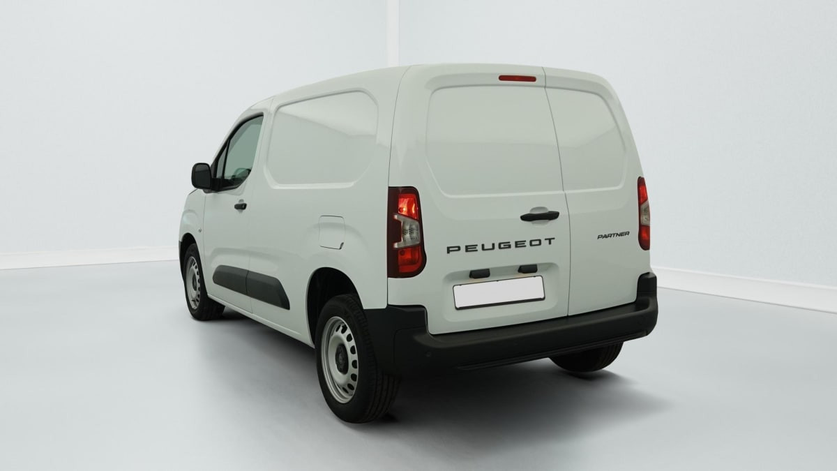 Vente en ligne Peugeot Partner Fourgon XL 950 KG BLUEHDI 100 S S BVM6 au prix de 20 530 €